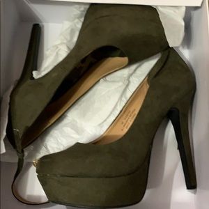 I wanna say army green heels